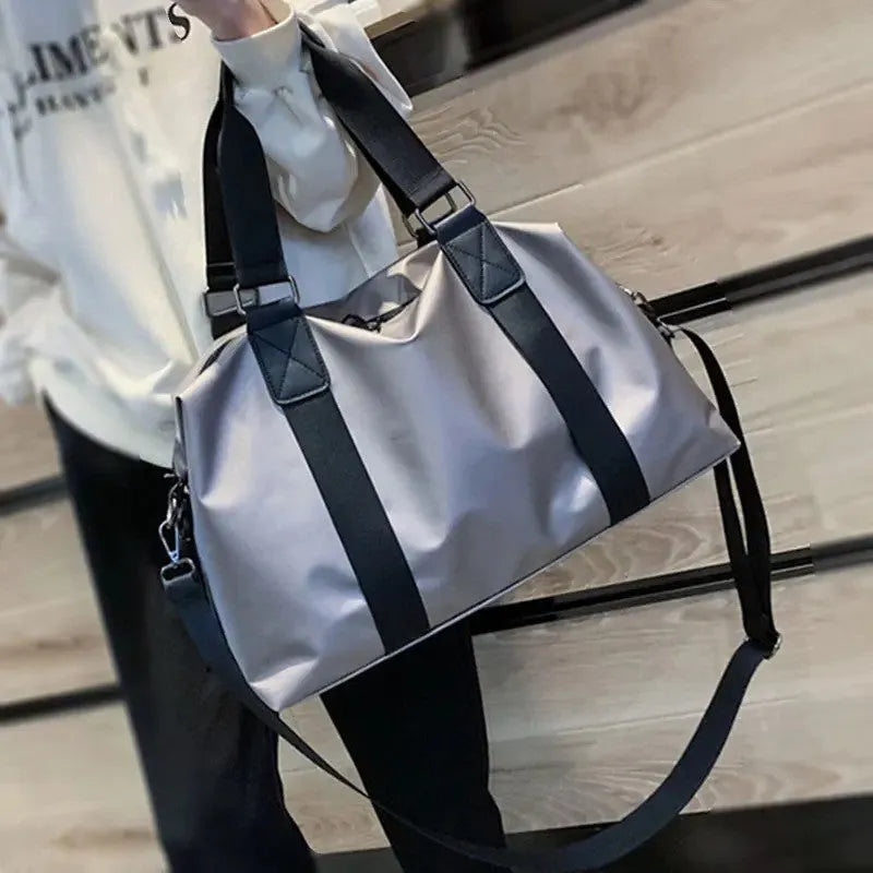 Bolsa Deportivo y de Viaje de Nylon para Mujer: Espacioso, Elegante y Versátil