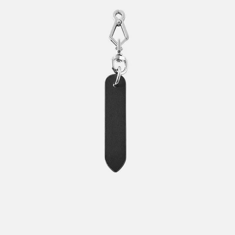 Charm con Aro Plateado (6.5 cm) – Estilo Moderno y Sofisticación Atemporal