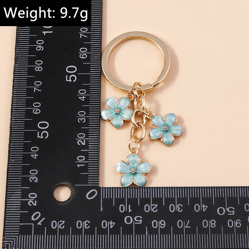 Llavero de Flor de Sakura en Esmalte Lila: Elegancia Japonesa