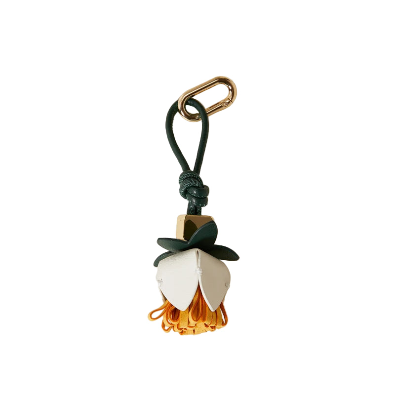 Charm de Cuero con Diseño de Flores – Accesorio Elegante para Bolsos