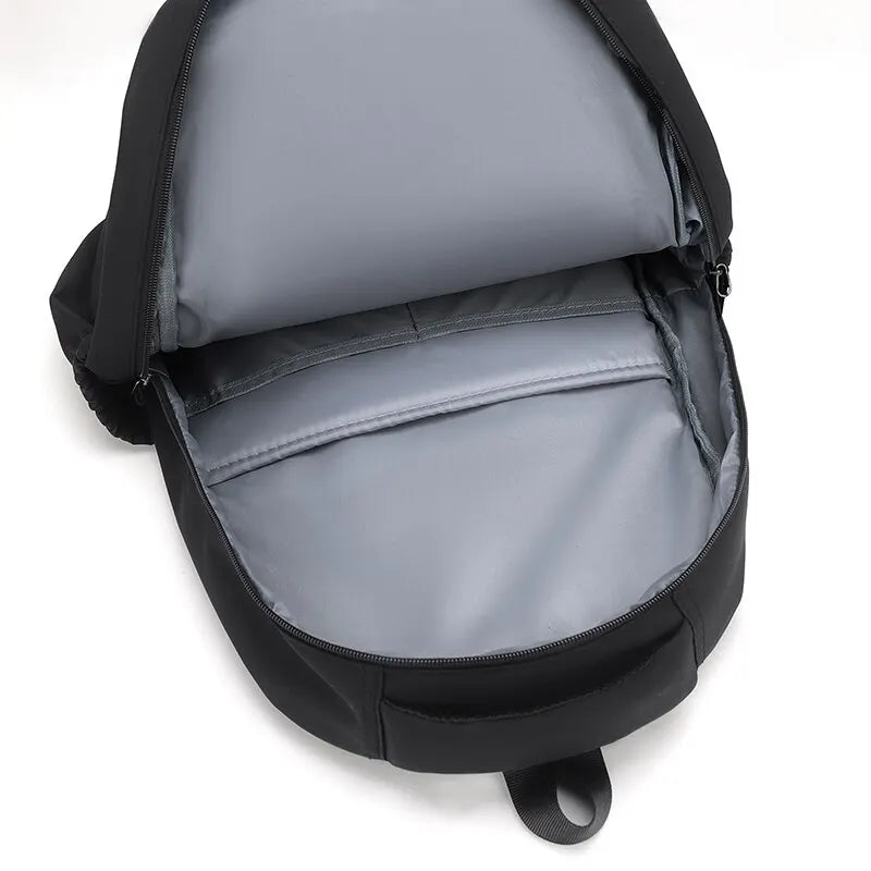Mochila de Poliéster Impermeable para Mujer – Elegancia y Comodidad Urbana