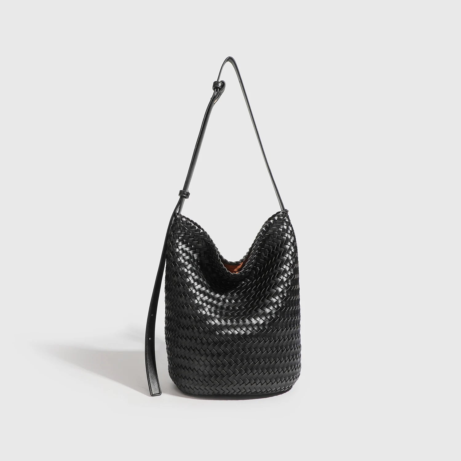 Bolso Bucket de Ratán Trenzado – Diseño Artesanal Vintage y Lujo Natural