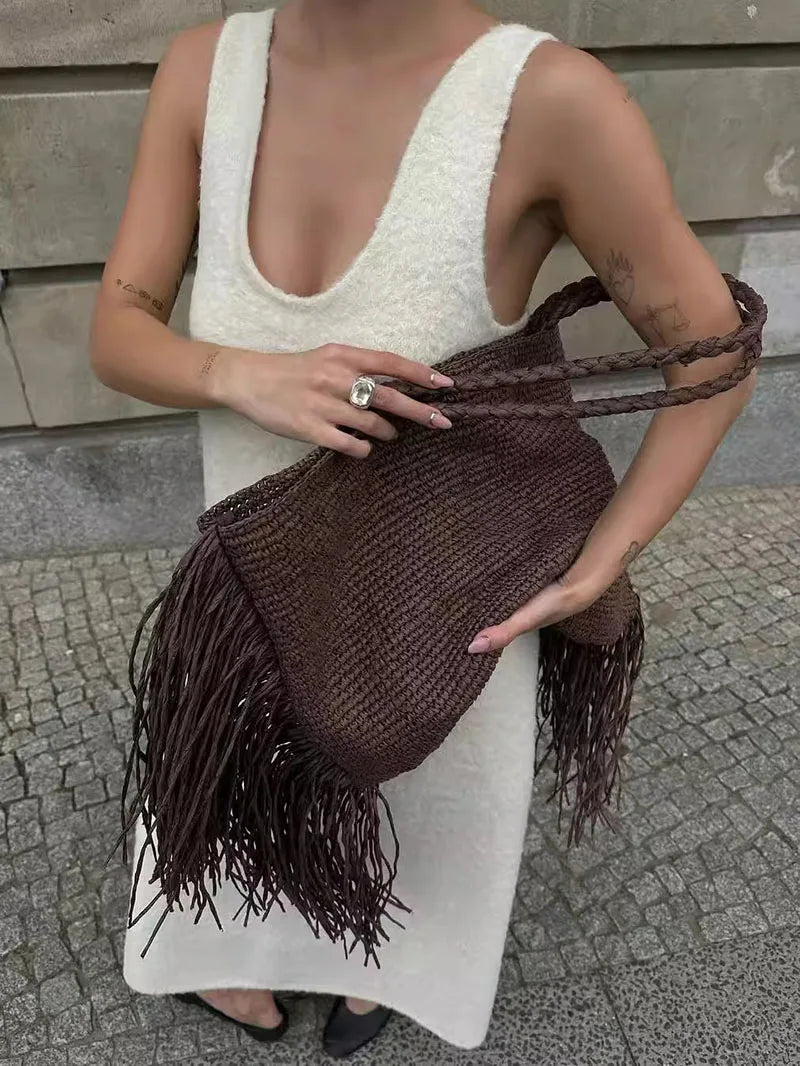Bolso Tote XL de Paja Tejida – Diseño con Flecos Laterales y Estilo Boho Chic