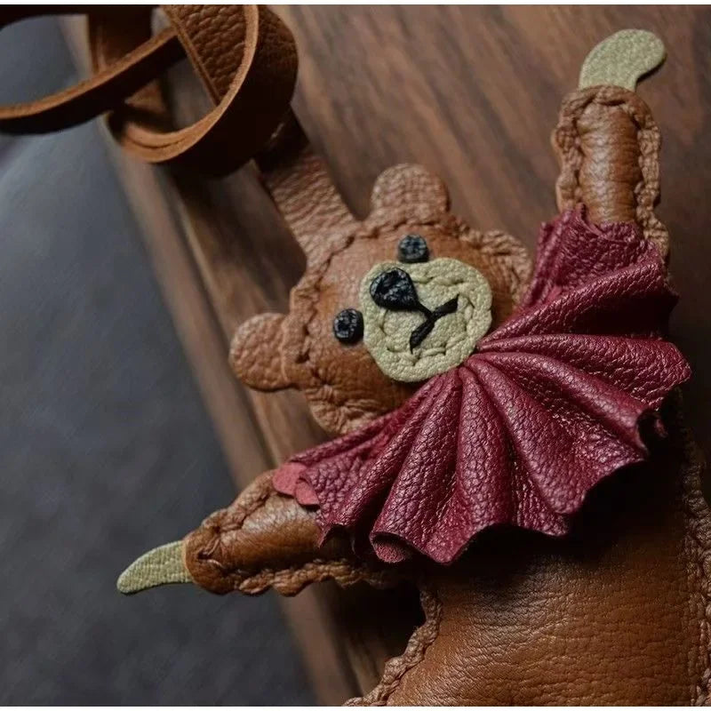 Charm Osito Bailarina Ballet Cuero – Accesorio Romántico Artesanal