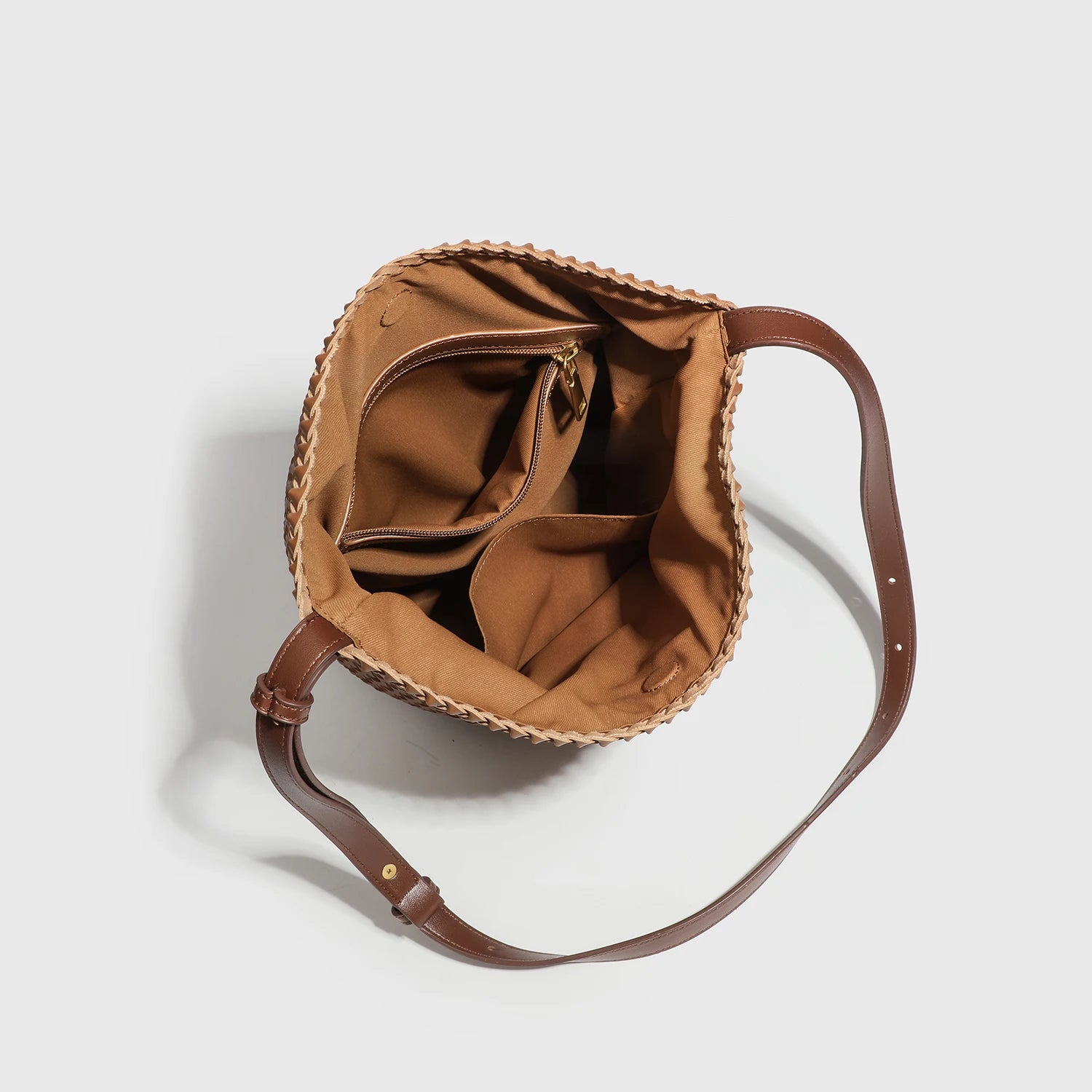 Bolso Bucket de Ratán Trenzado – Diseño Artesanal Vintage y Lujo Natural