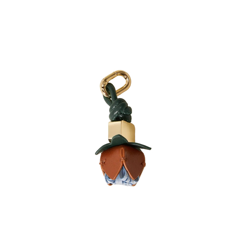 Charm de Cuero con Diseño de Flores – Accesorio Elegante para Bolsos