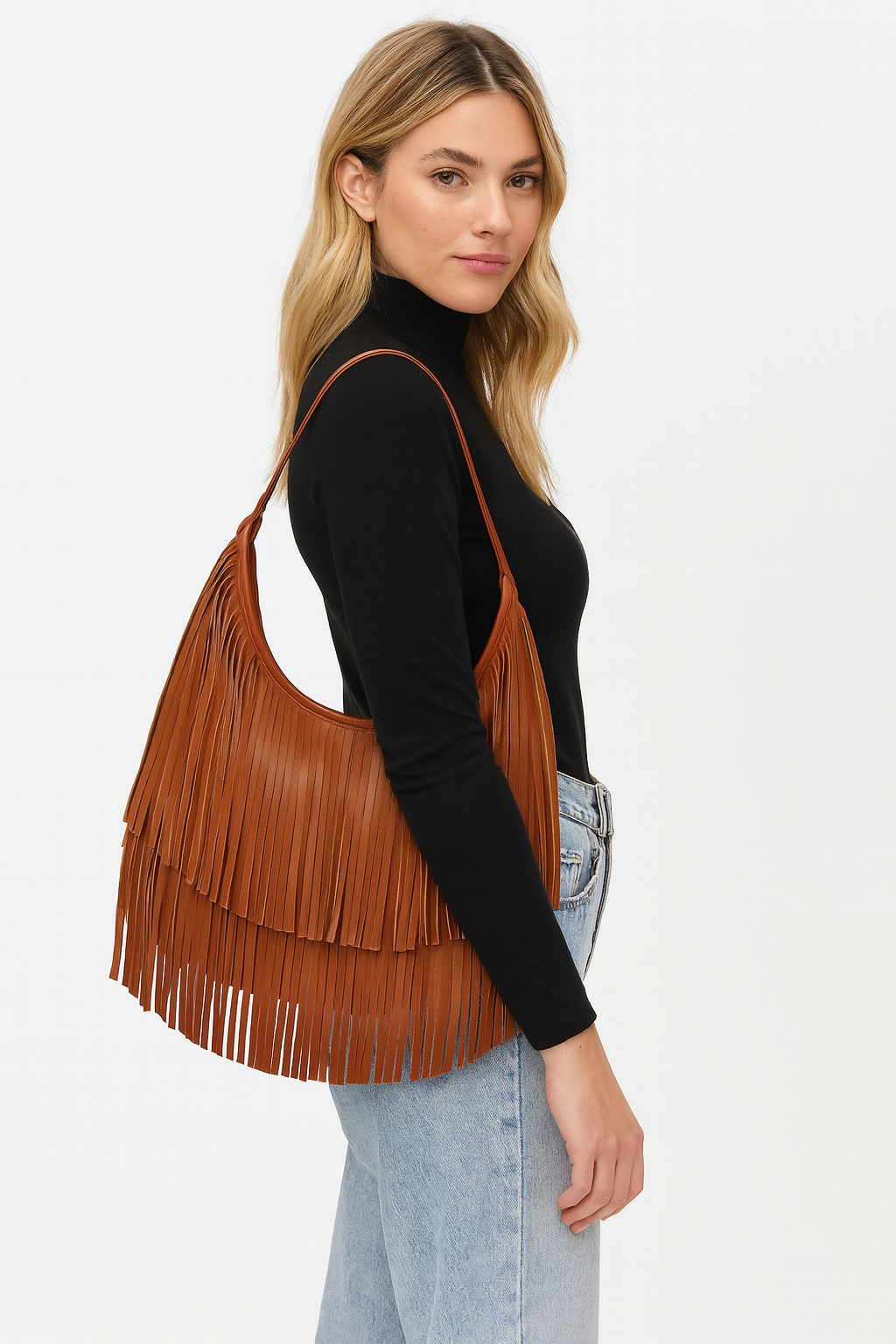 Bolsos con flecos: la pieza que transforma cualquier look con estilo y movimiento
