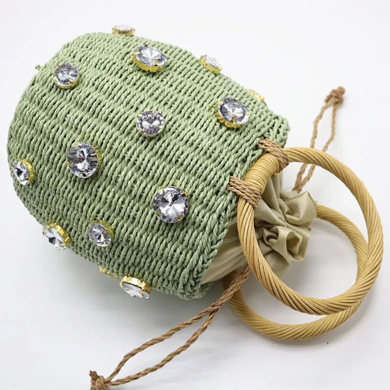 Bolso de Rafia con Perlas – Elegancia Natural y Estilo Sofisticado