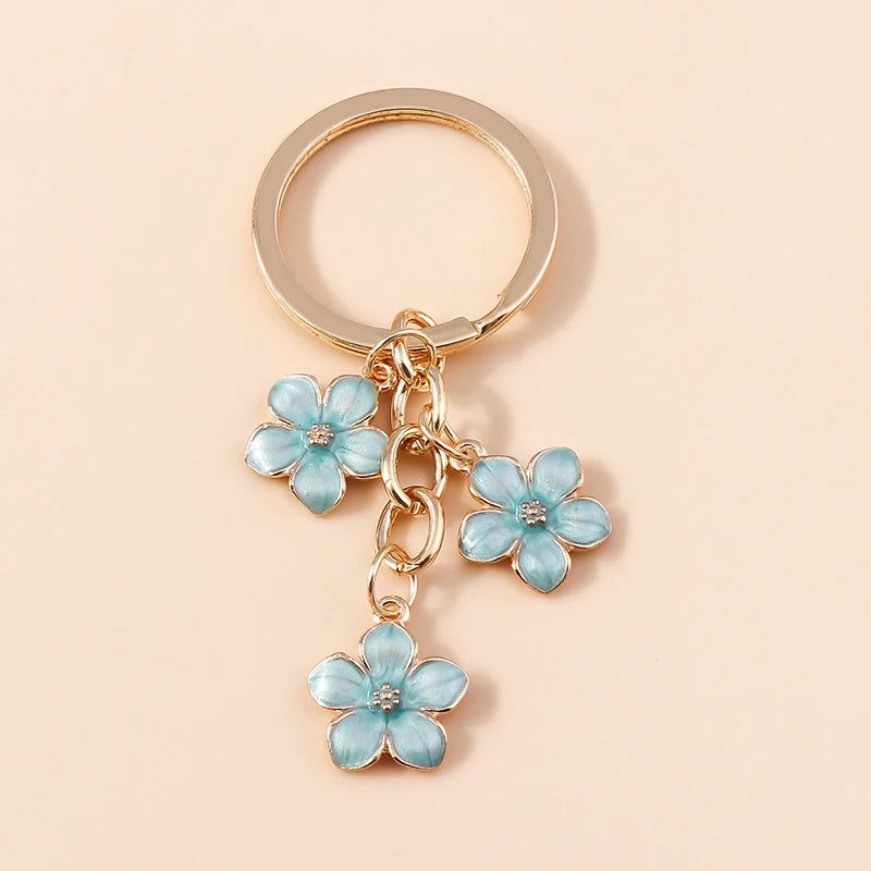 Llavero de Flor de Sakura en Esmalte Lila: Elegancia Japonesa