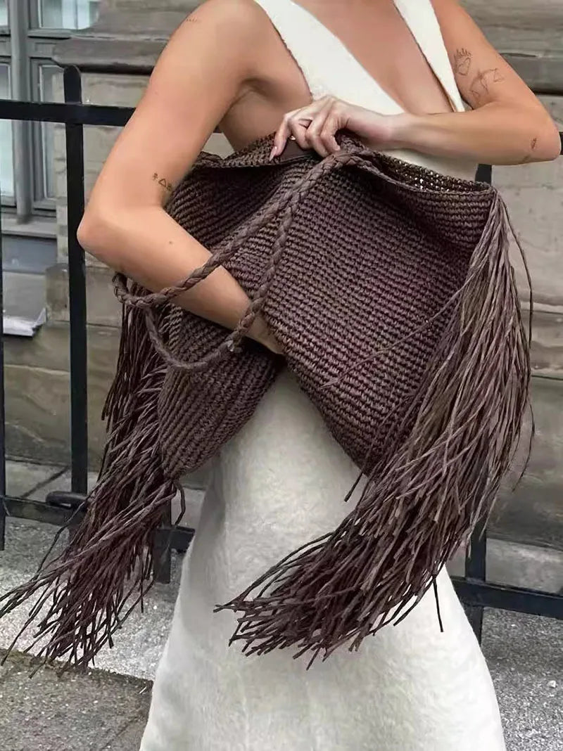 Bolso Tote XL de Paja Tejida – Diseño con Flecos Laterales y Estilo Boho Chic