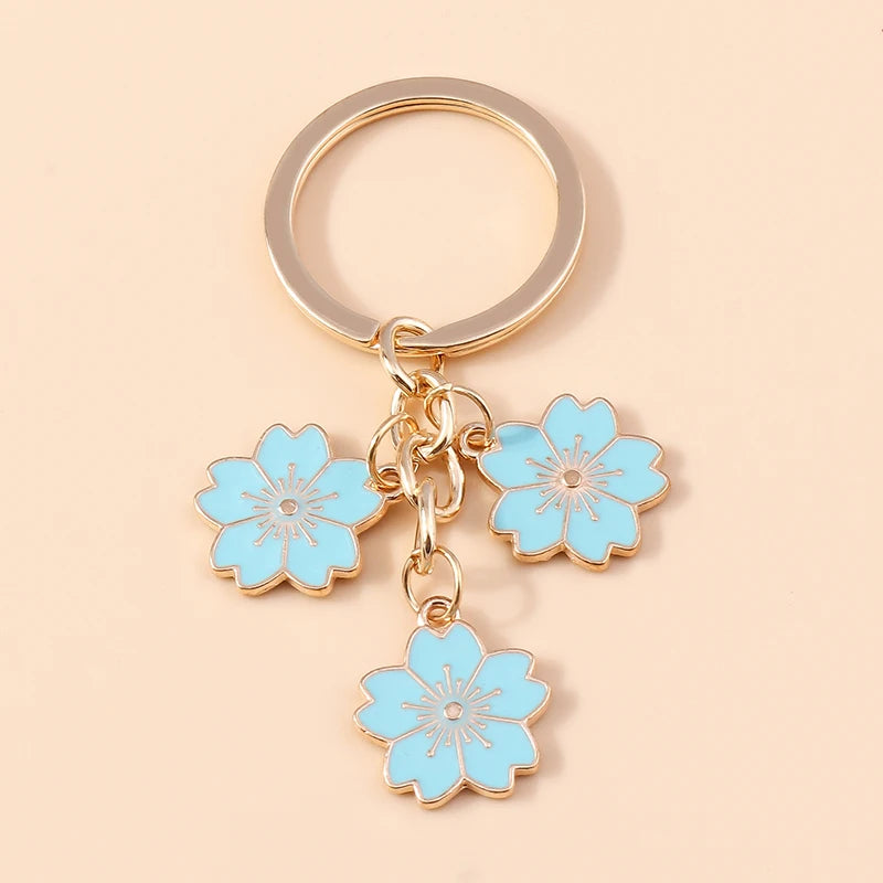 Llavero de Flor de Sakura en Esmalte Lila: Elegancia Japonesa