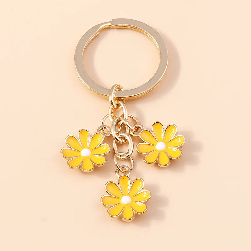 Llavero de Flor de Sakura en Esmalte Lila: Elegancia Japonesa