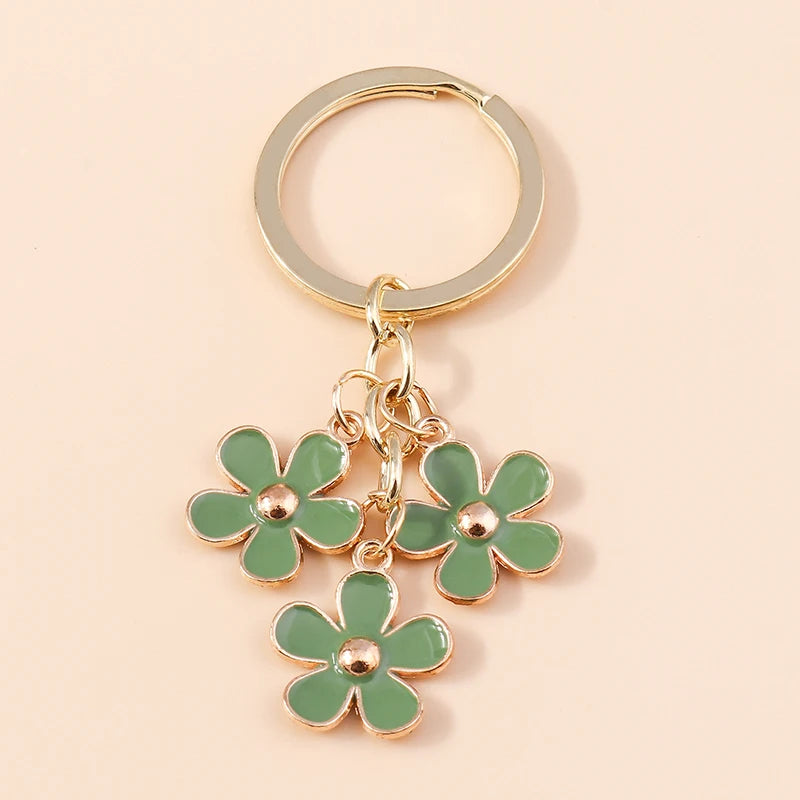 Llavero de Flor de Sakura en Esmalte Lila: Elegancia Japonesa