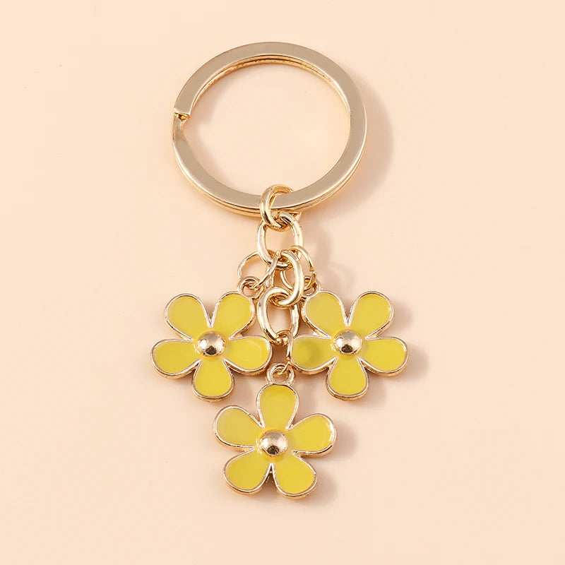 Llavero de Flor de Sakura en Esmalte Lila: Elegancia Japonesa