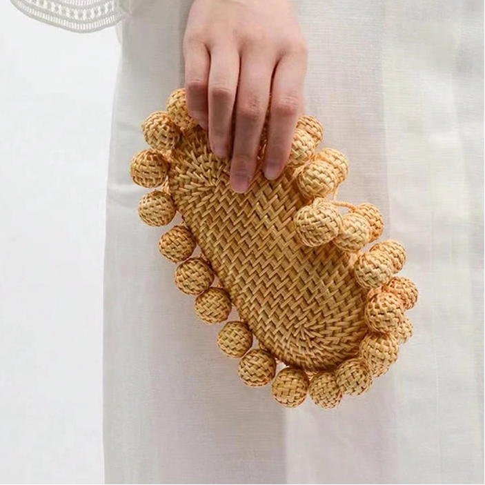 Bolso Clutch de Ratán Rígido en Forma de Huevo – Lujo Artesanal para Fiestas y Eventos