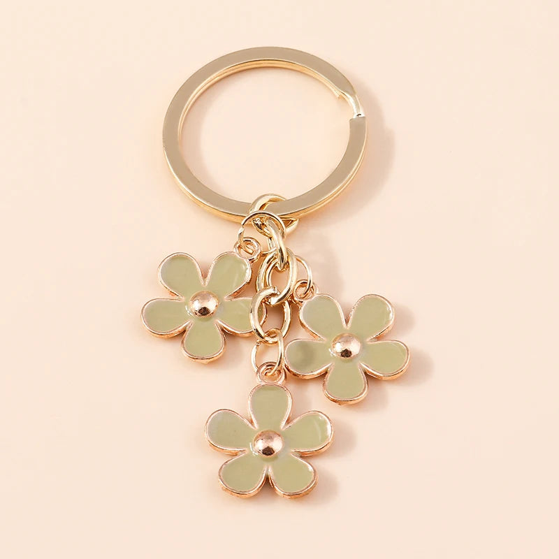 Llavero de Flor de Sakura en Esmalte Lila: Elegancia Japonesa