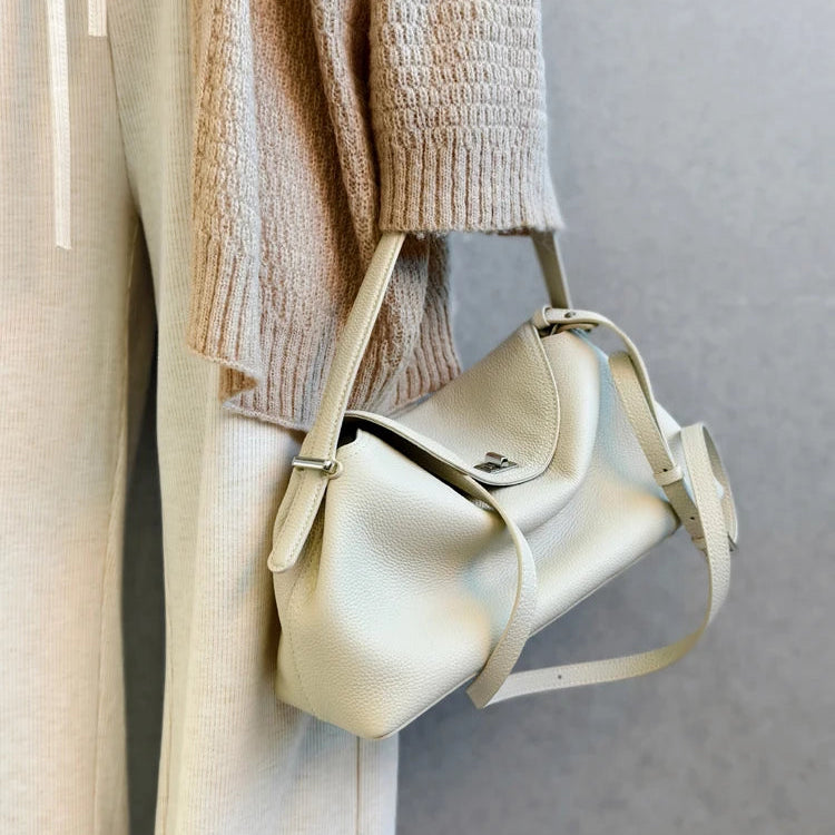 Bolso Hobo de Piel Genuina: Diseño Blando, Elegante y Versátil