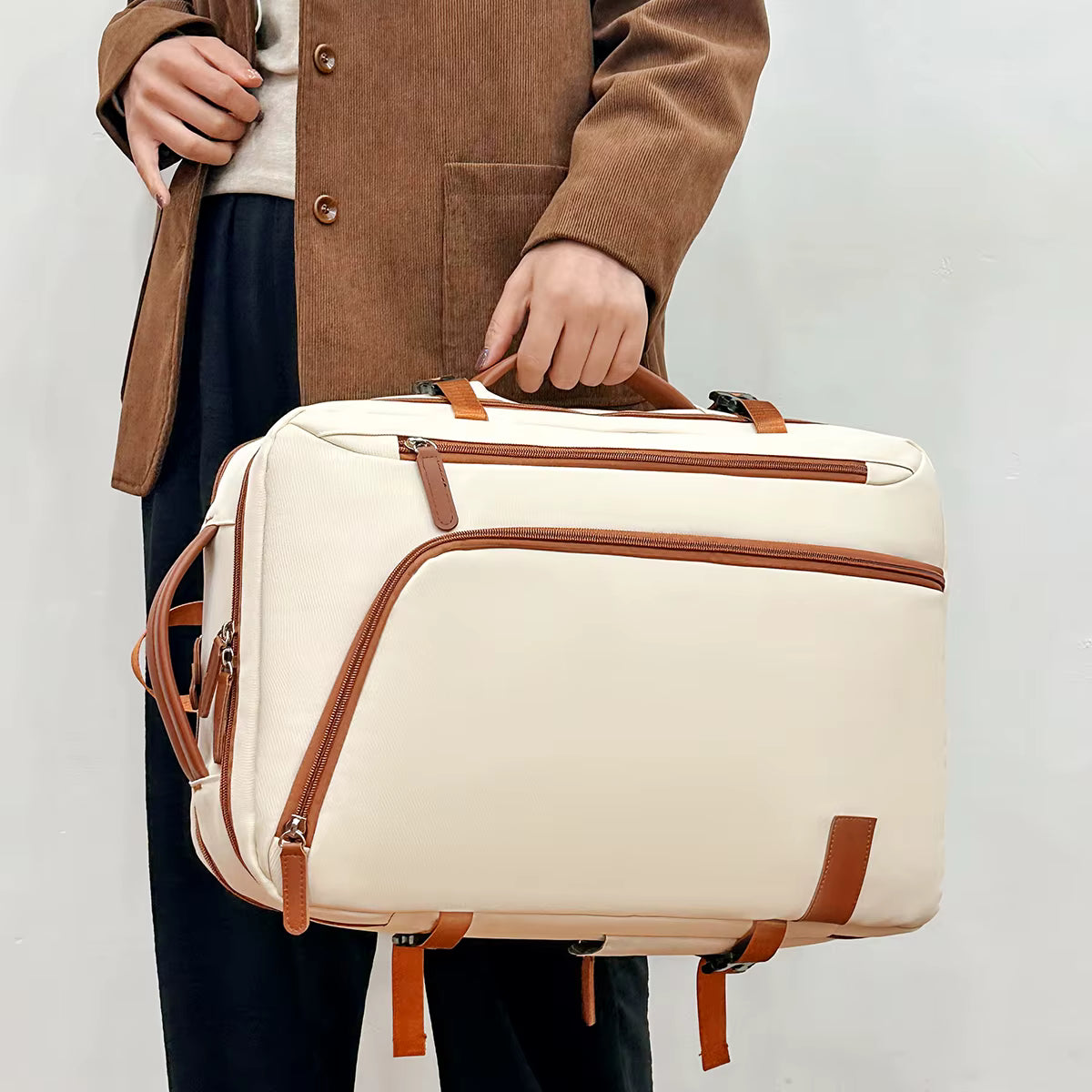 Mochila Ultraligera de Nailon 20–35 L – Comodidad Inteligente y Estilo Diario