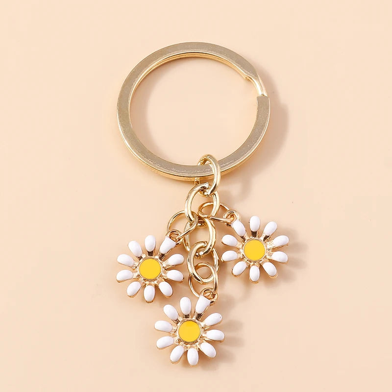 Llavero de Flor de Sakura en Esmalte Lila: Elegancia Japonesa