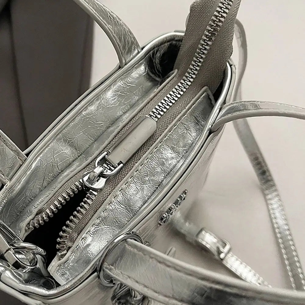 Bolso Mini Cuadrado Plata Mujer – Compacto y Elegante