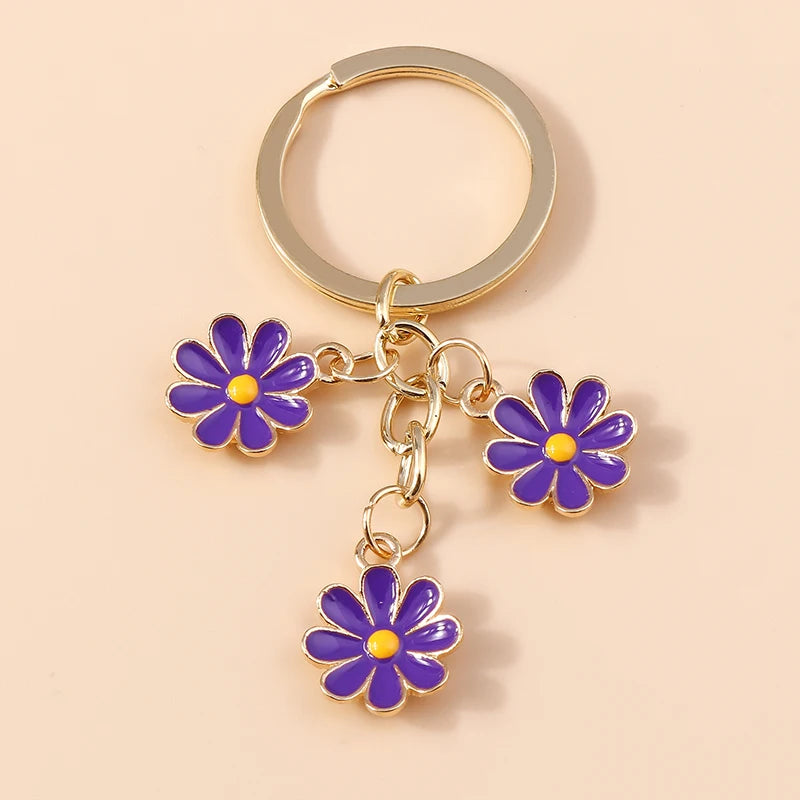 Llavero de Flor de Sakura en Esmalte Lila: Elegancia Japonesa