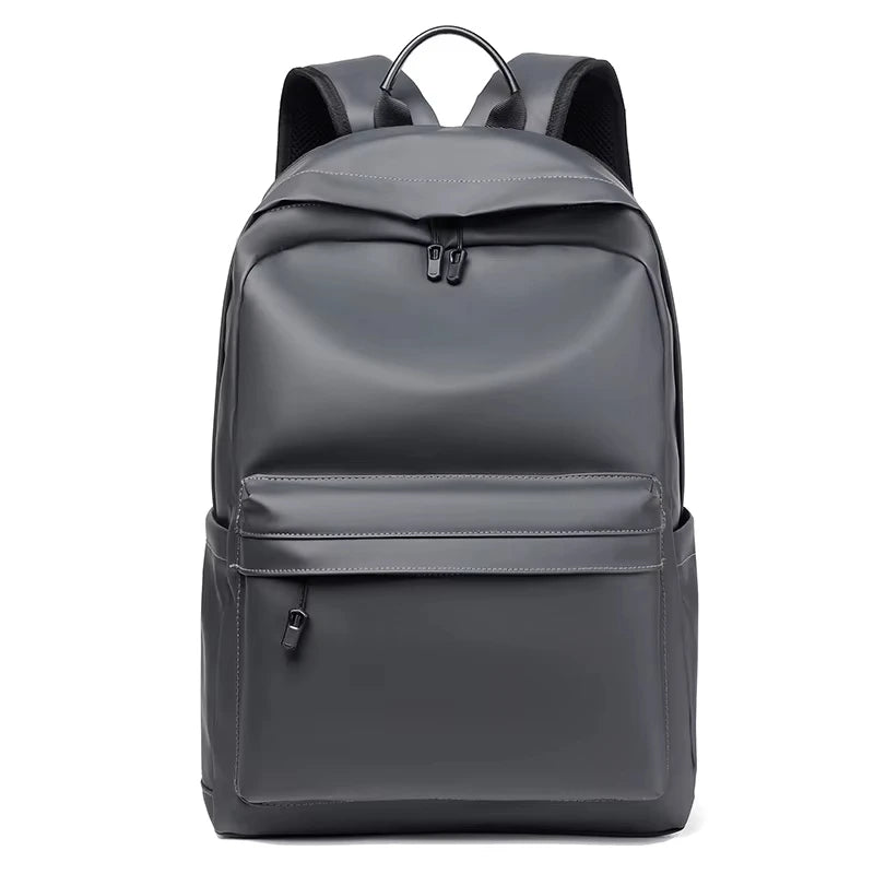 Mochila Impermeable de PU para Hombre Gris – Estilo Urbano y Protección Diaria